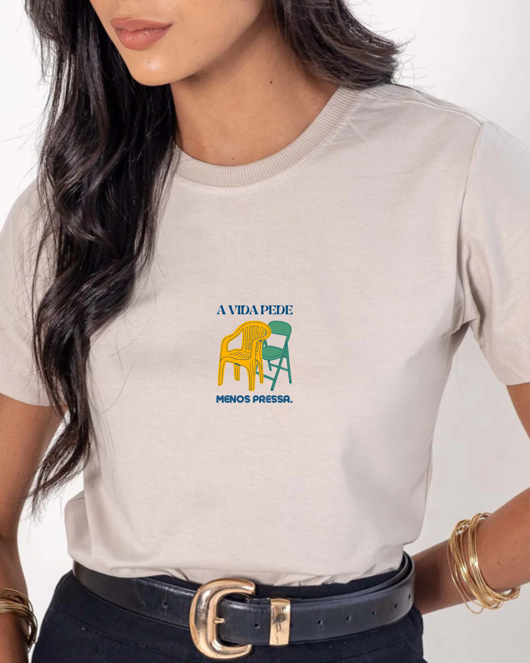 Camiseta Feminina - Cadeiras de Bar