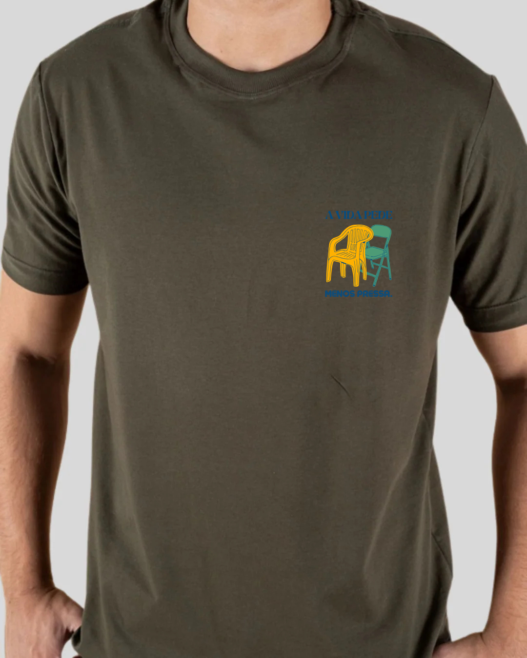 Camiseta Masculina - Cadeiras de Bar