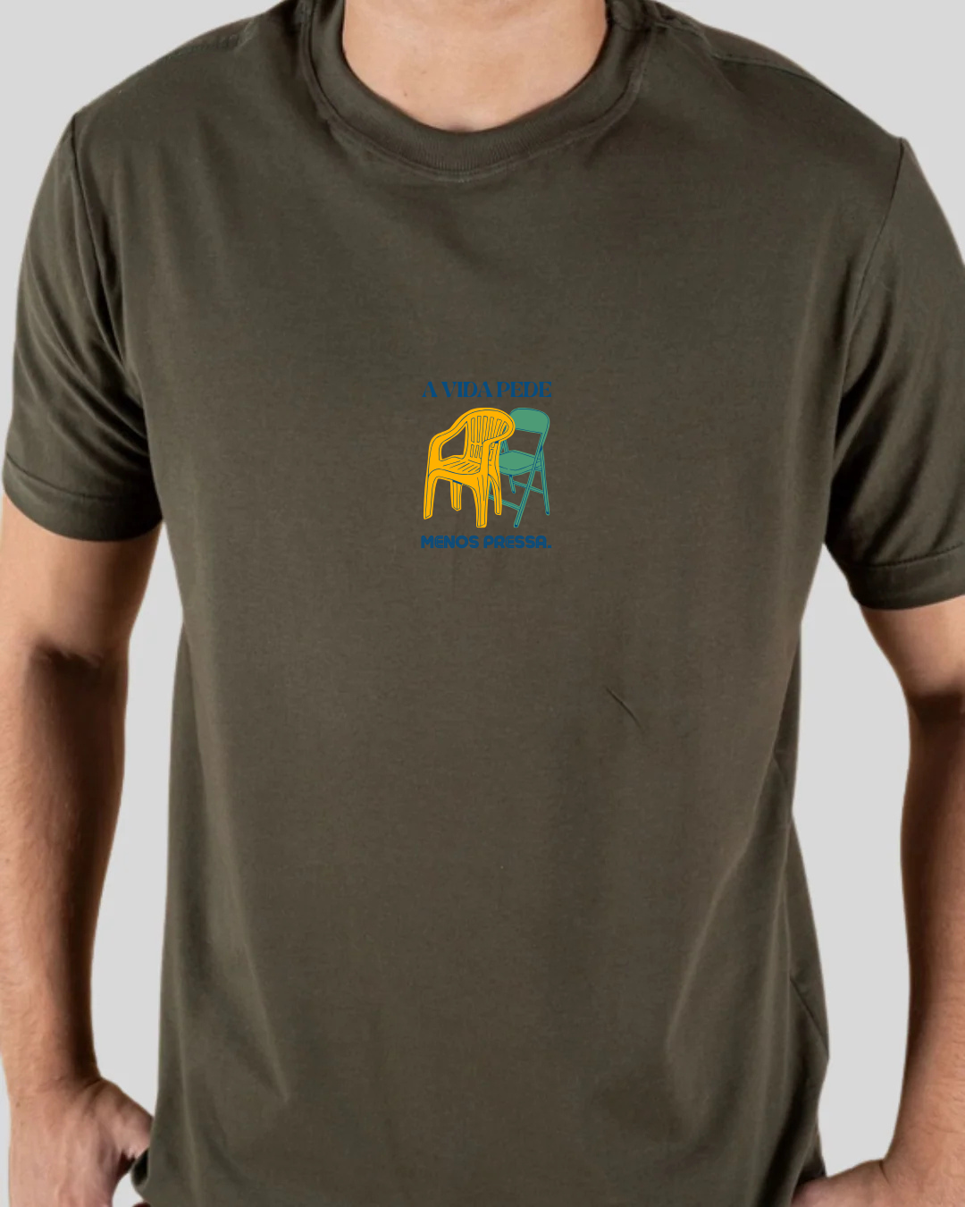 Camiseta Masculina - Cadeiras de Bar