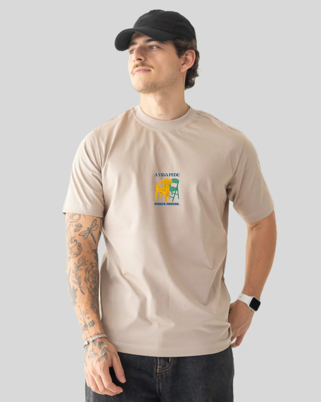 Camiseta Masculina - Cadeiras de Bar
