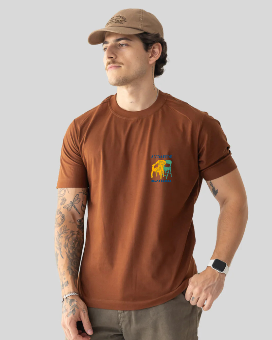 Camiseta Masculina - Cadeiras de Bar
