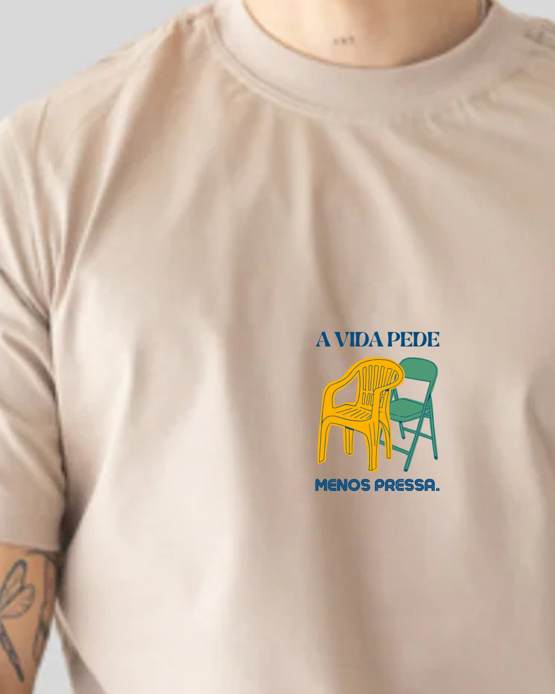 Camiseta Masculina - Cadeiras de Bar